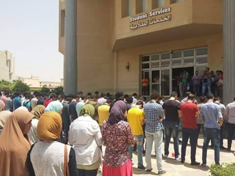 طلاب جامعات مصرية يؤدون صلاة الغائب على ارواح شهداء حلب