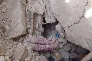 غارات على مستشفى في حلب تقتل أطفالا وأطباء