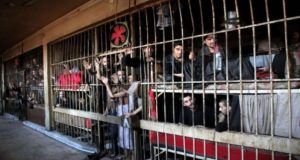 خروج دفعة من معتقلي سجن حماة المركزي والأنباء الواردة تقول انه استكمالا للمفاوضات التي جرت اثناء الاستعصاء في الاشهر السابقة