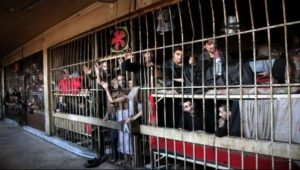 خروج دفعة من معتقلي سجن حماة المركزي والأنباء الواردة تقول انه استكمالا للمفاوضات التي جرت اثناء الاستعصاء في الاشهر السابقة