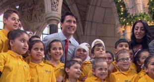 (أنتم هدية لنا).. أطفالٌ سوريون يغنُّون داخل البرلمان الكندي يثيرون إعجاب الكثيرين